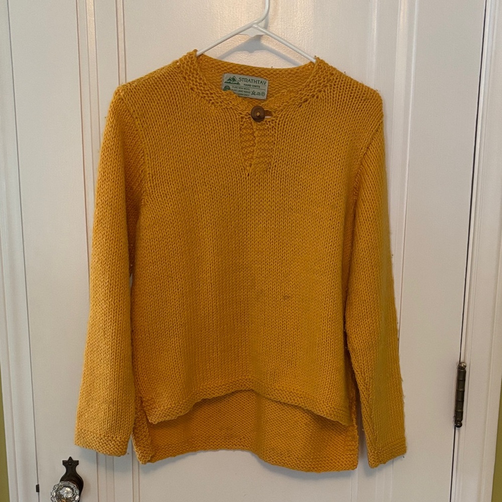 Vintage STRATHTAY Hand Knit Wool Yellow Crew Neck Sweater